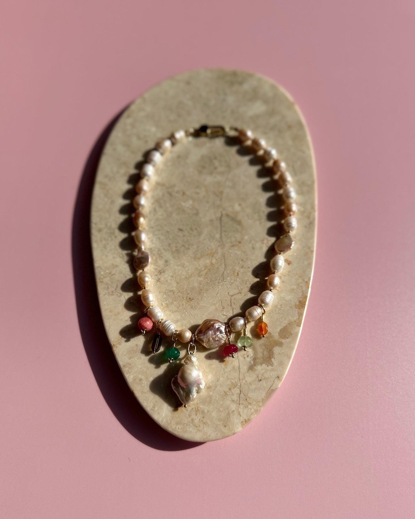 Collar Carnaval Barroca sobre Perlas