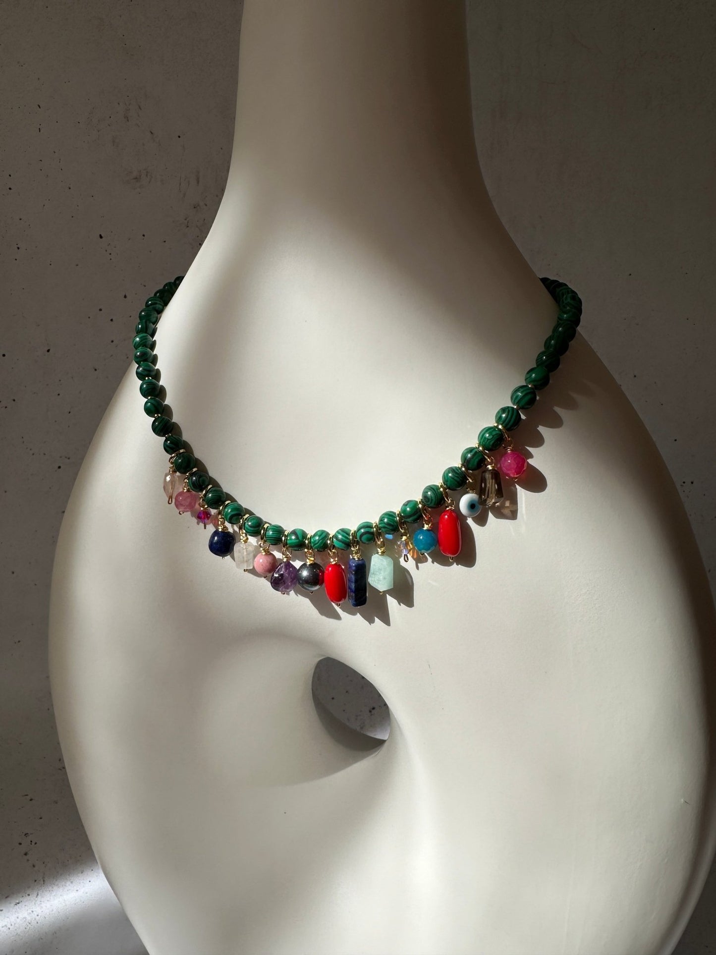 Collar Carnaval en Malaquita - Diana Isler