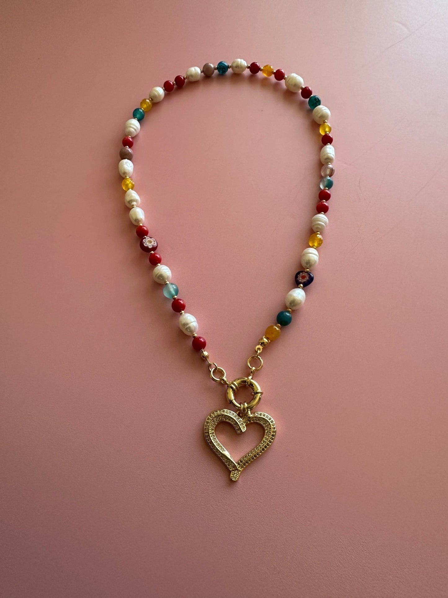 Collar Corazón sobre Colores - Diana Isler